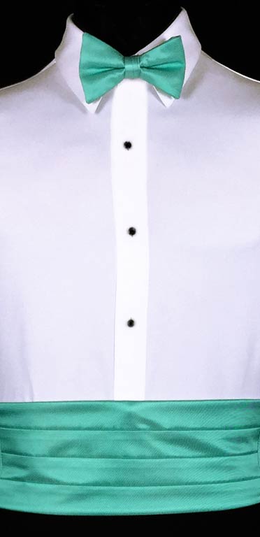 Mermaid Cummerbund in the simply or modern solid collection from Larr Brio shown with matching bow tie